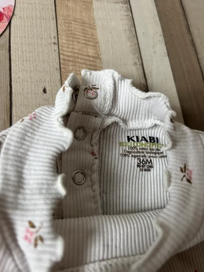 T-shirt manches longues côtelé col Kiabi 36 mois fille – Confort et style - photo numéro 2