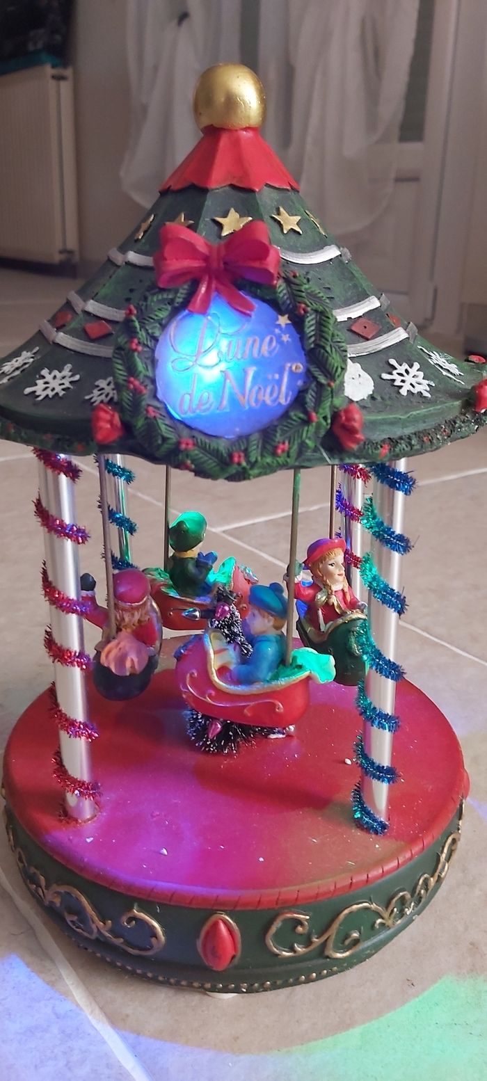 Manège de Noël lumineux et sonore - photo numéro 4