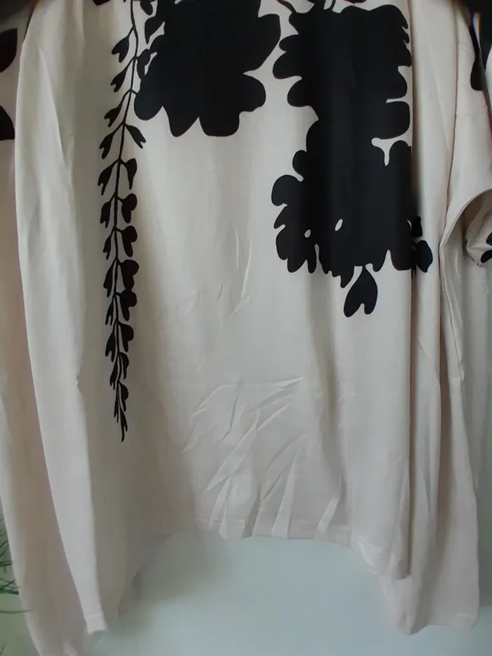 Tunique crème imprimée fleurs couleur noires, taille 5XL, - photo numéro 3