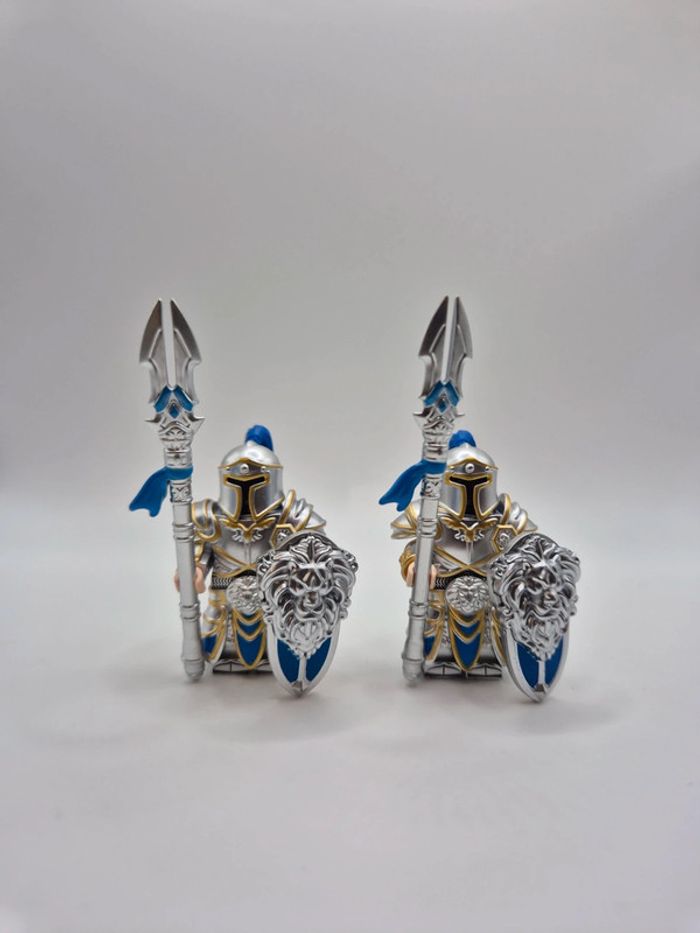 Figurines type lego 2 soldats humains World Of Warcraft / seigneur des anneaux