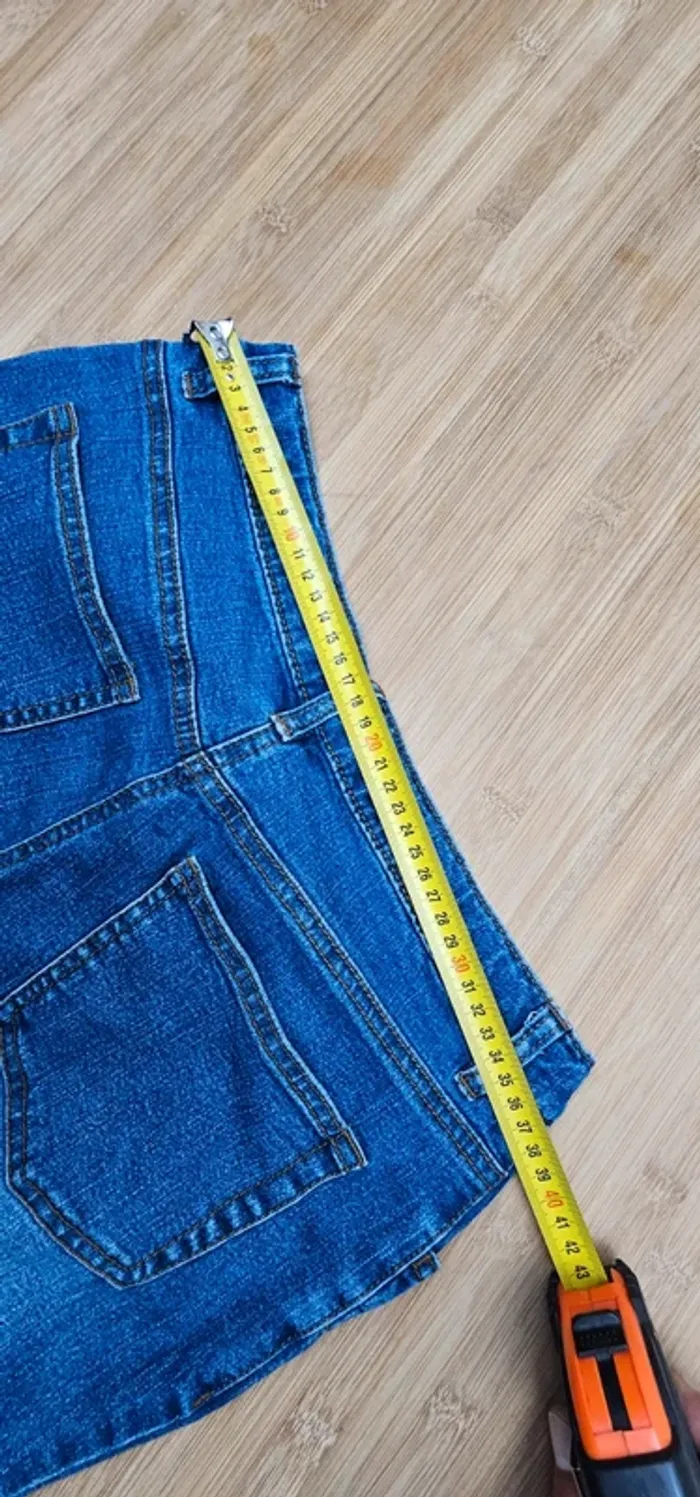 Jean bleu coupe droite John Baner T: 16 ans

176 correspond à une taille enfant/ado de 16 ans - photo numéro 7