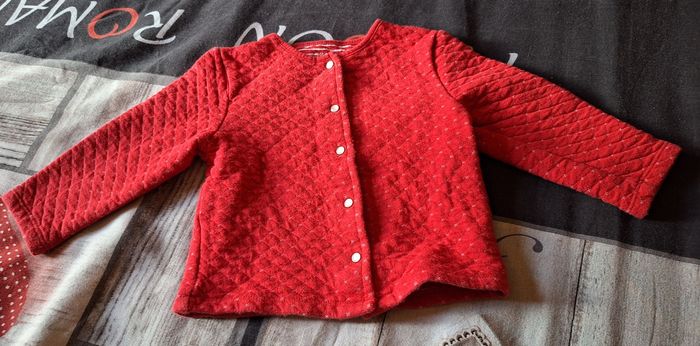 Gilet rouge Kiabi 18 mois