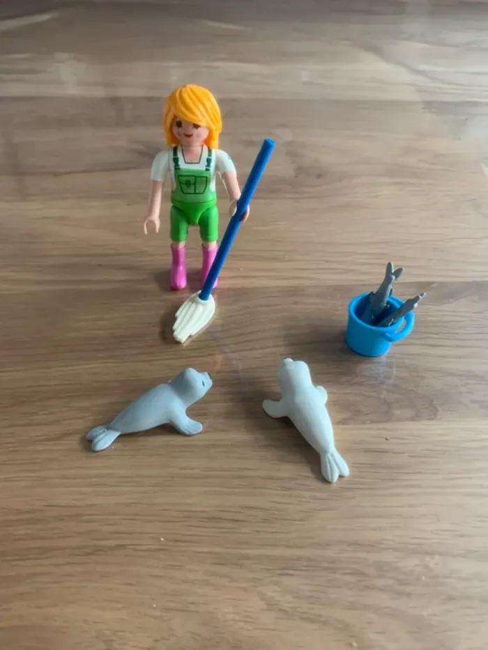 Playmobil set 9418 - Soigneuse avec bébés phoques