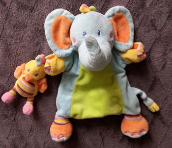 Doudou éléphant marionnette avec poussin - Nicotoy