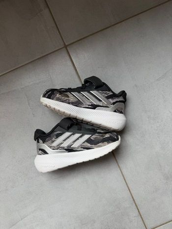 Baskets Adidas souple à scratch - Taille 23