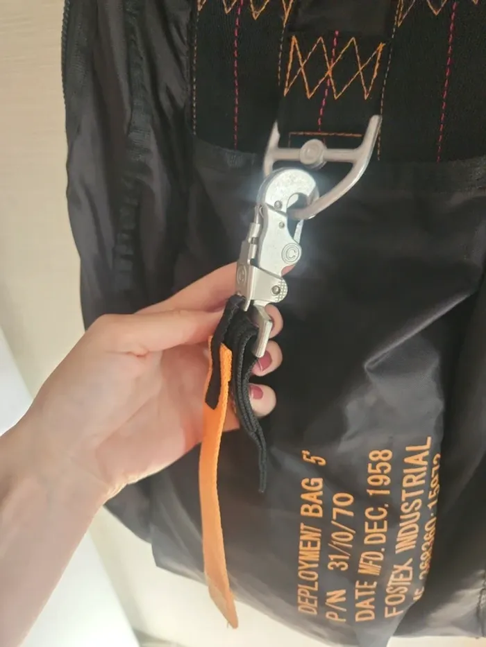 Sac à dos en toile parachute noir et orange - photo numéro 3