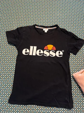 TEE shirt ellesse