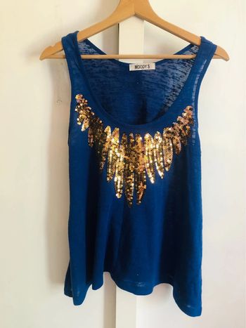 Super joli haut bleu électrique et sequins dorés très bon état