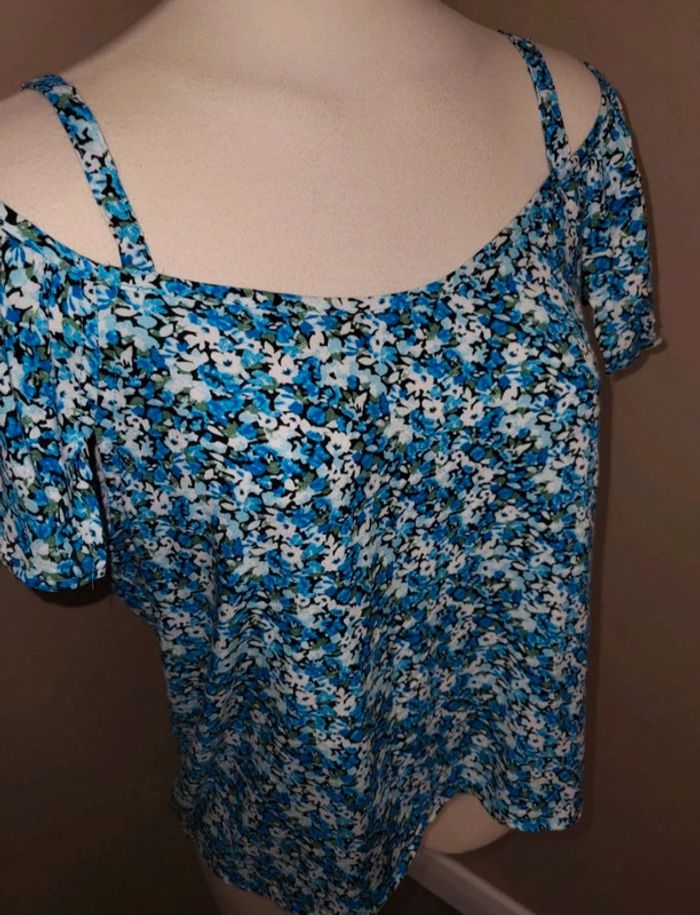 Tee-shirt épaules nues M neuf - photo numéro 4