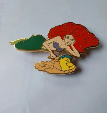 Pins Disney fantasy ariel la petite sirène et polochon