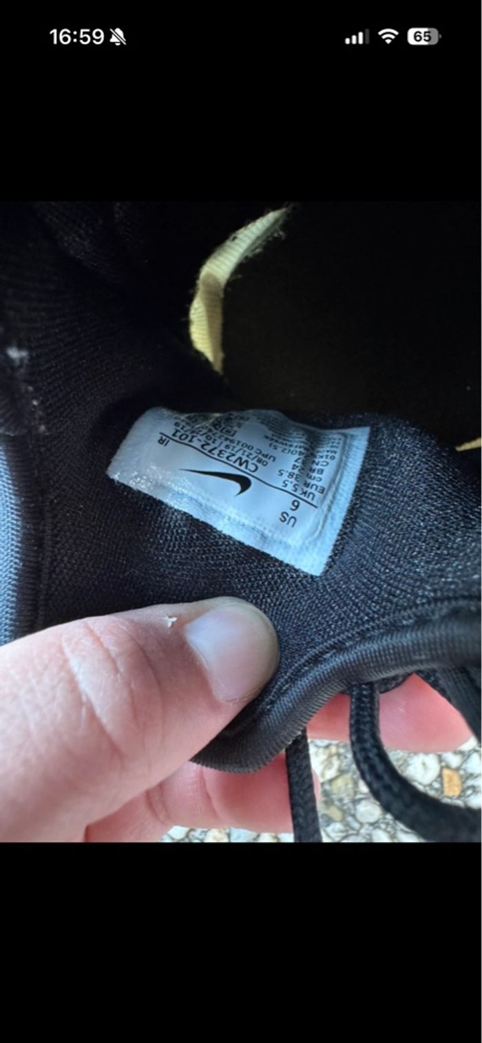 Basket zoom noire et jaune - photo numéro 4