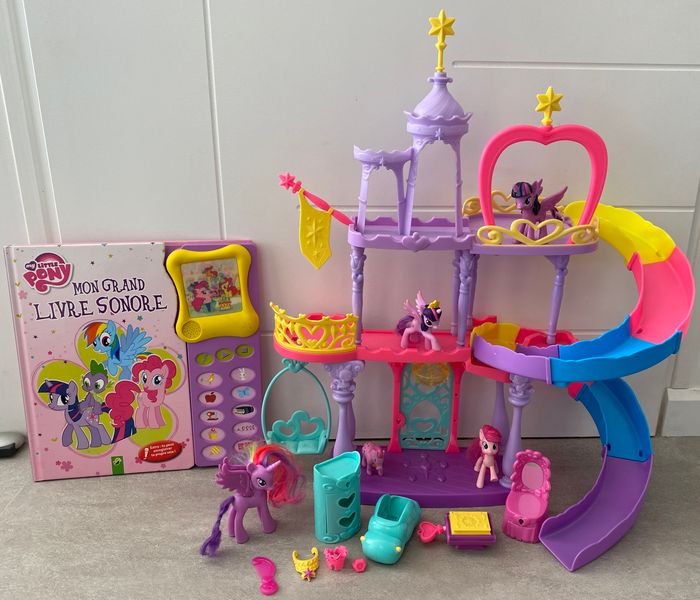 Lot Jouet fille château + livre sonore My little pony + figurines