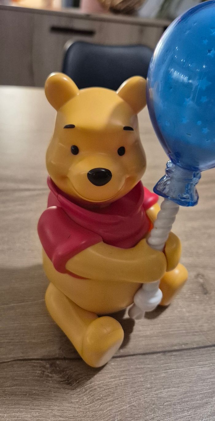 Veilleuse Winnie l'ourson avec ballon - photo numéro 3