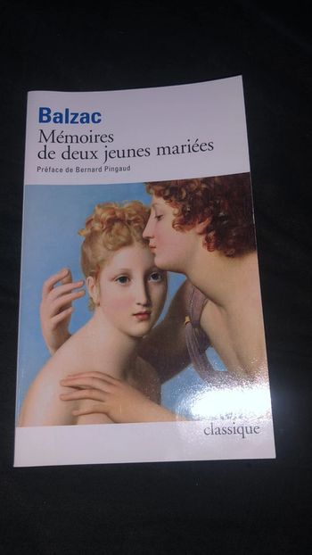Livre mémoire de deux jeunes mariées
