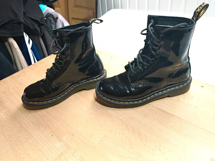 Bottes Dr. Martens 1460 en cuir verni Taille 36 - photo numéro 2