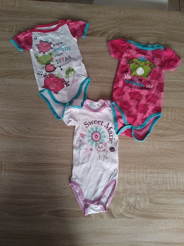 Lot 3 bodies manches courtes