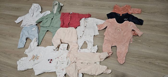 Lot vêtements bébé fille 1mois
