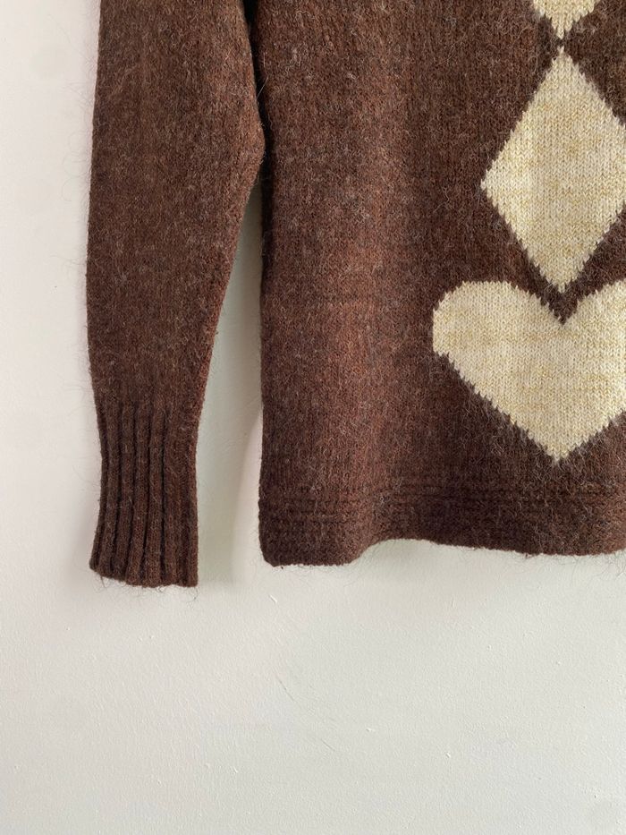 Pull en mohair marron & beige col V à motifs cœur et losange - photo numéro 2