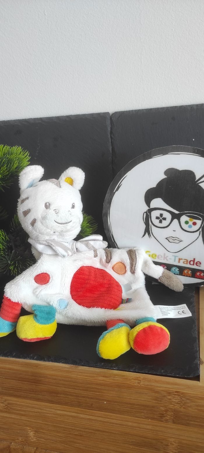 Simba toys doudou zèbre blanc rouge orange bleu jaune bandana rond cheval ane