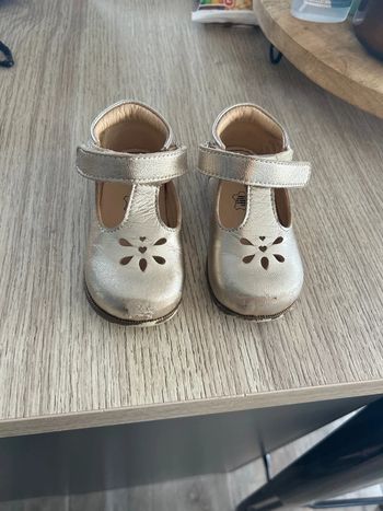 Sandalle doré enfant