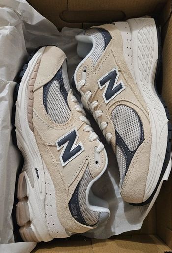New Balance 2002R Sandstone Magnet Size EU 37.5