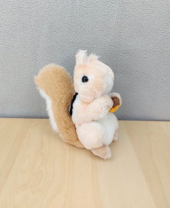 Peluche écureuil et sa noisette beige blanc noir 17 cm ELUZ ? Doudou vintage