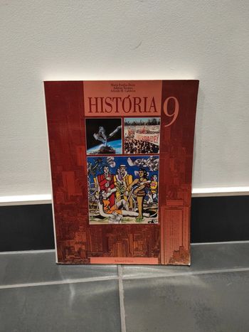 Livre d'histoire en portugais