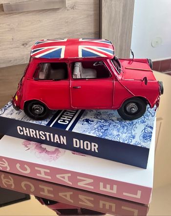 Voiture anglaise en métal