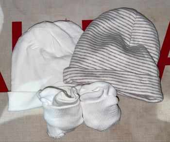 Bonnets et gants naissance