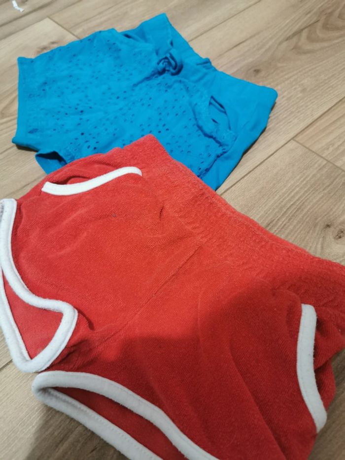 Lot 2 shorts 3 ans kiabi rouge et bleu azur super état - photo numéro 2