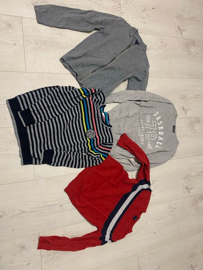 Lot de pull et gilet 8 ans