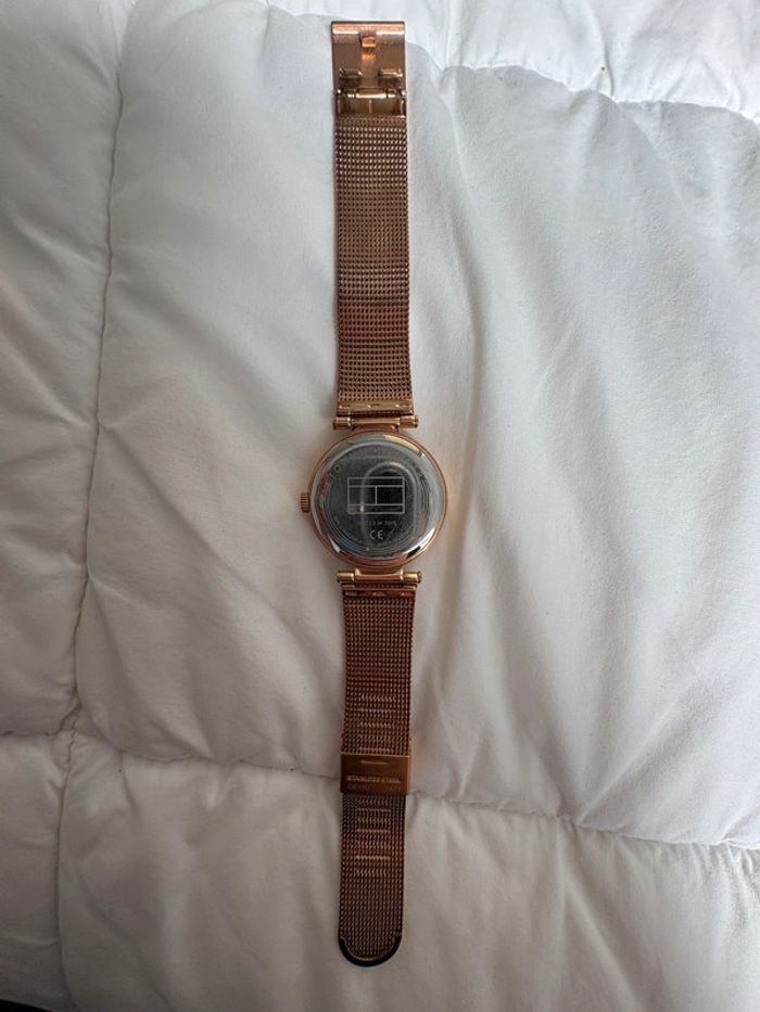 Montre femme Tommy Hilfilger acier rose - bon état + boîte - photo numéro 9
