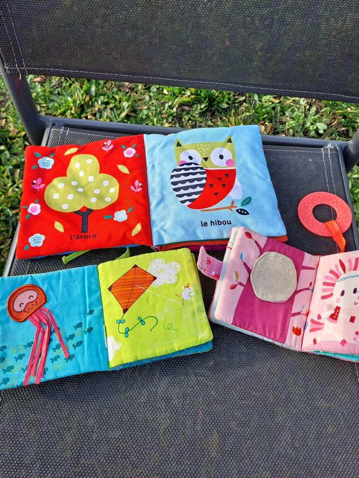 Lot 3 livres bébé tissus - photo numéro 2