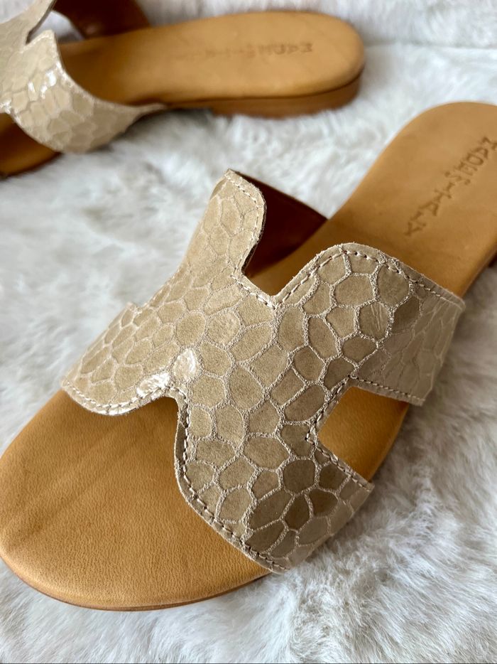 Sandales, claquette, mules beiges en cuir pointure 36 - photo numéro 4