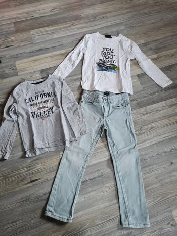 Ensemble jeans et 2 Tee-shirt