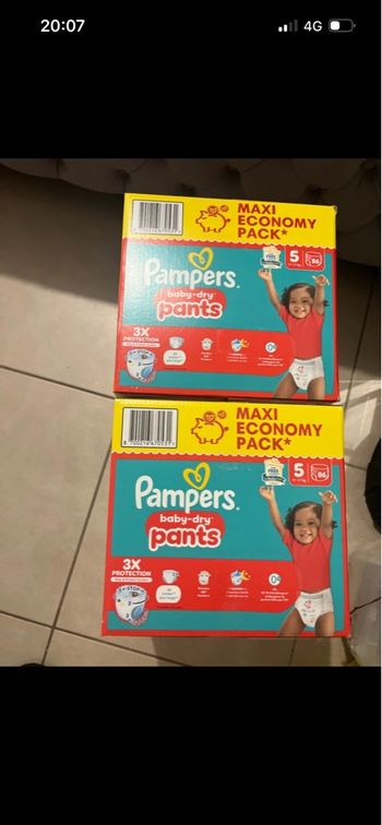 2 cartons couches pants t5 Pampers