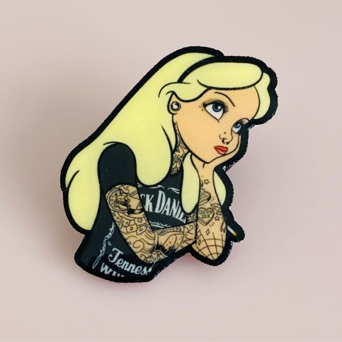 Pins fait main résine Alice Wonderland Tattoos Princesse Disney Rock