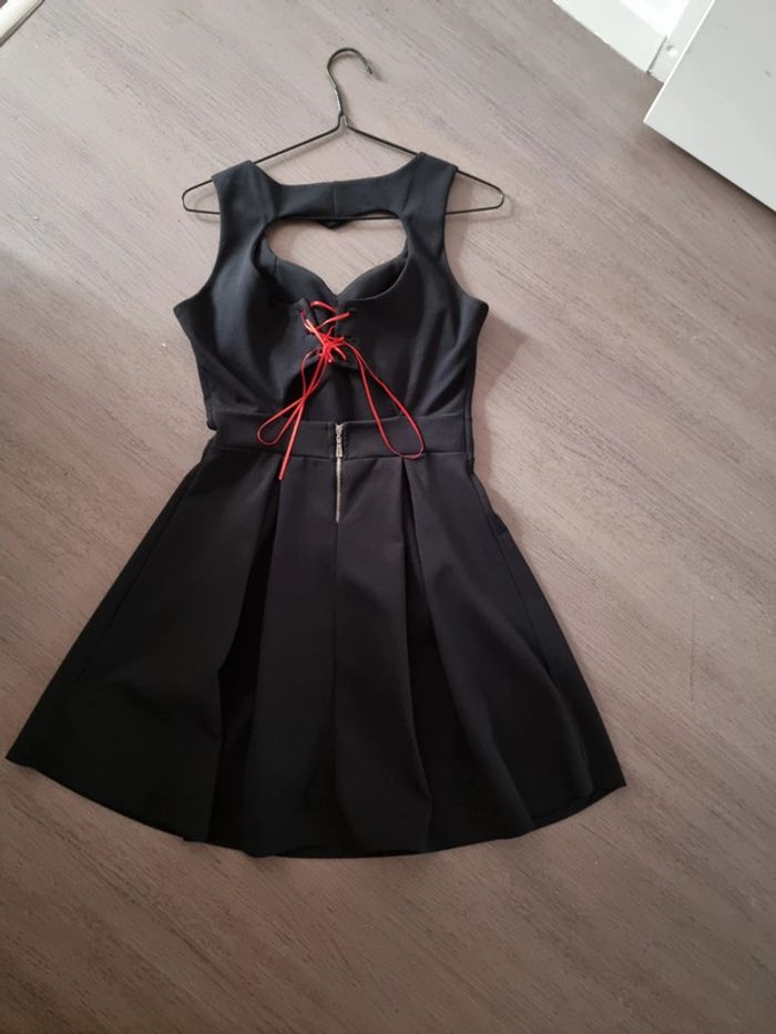 Robe noire - photo numéro 2