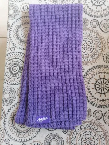 Écharpe neuve Milka