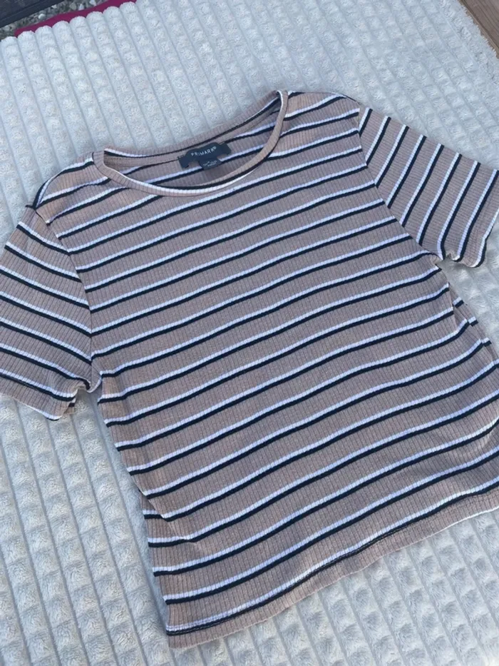 T-shirt beige à rayures blanches et noires – Taille M Primark