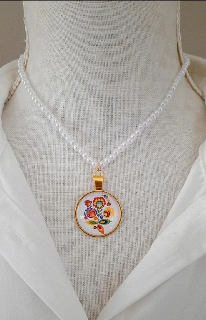 Collier perle et fleurs