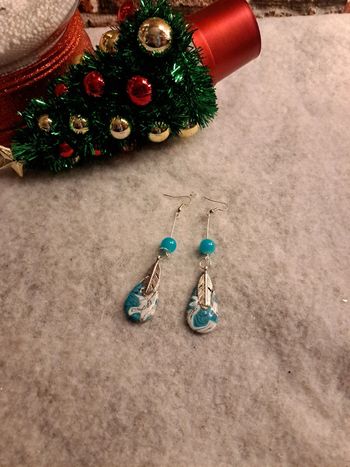 Boucles d'oreilles pendante bleu et blanc marbré