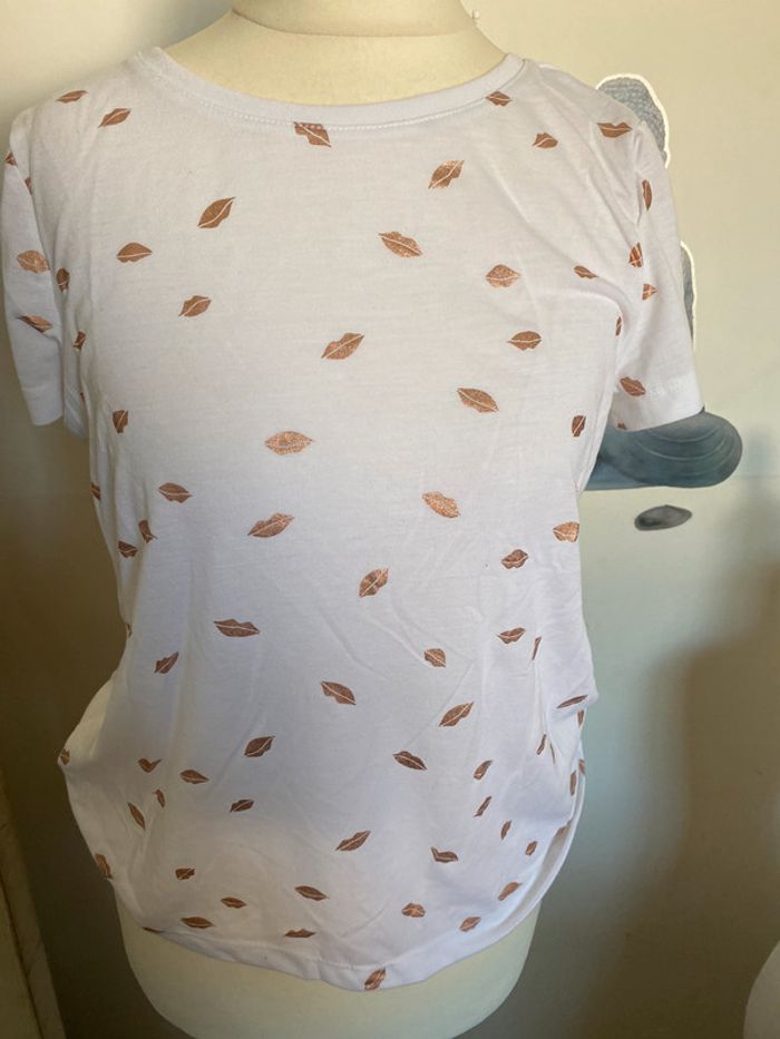 Tee-shirts only bouche taille XS comme neuf blanc et or