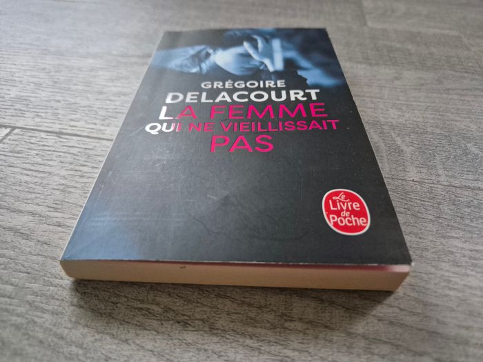 Livre "La femme qui ne vieillissait pas" Grégoire Delacourt - photo numéro 5