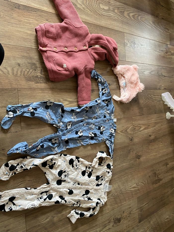 Lot 4 vêtements fille T18 mois - photo numéro 2