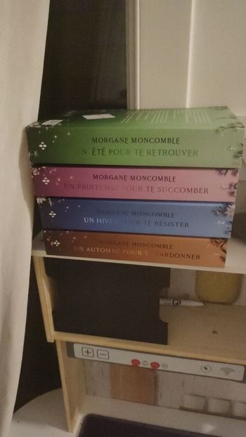 Lot de 4 livres seasons de Morgane Moncomble