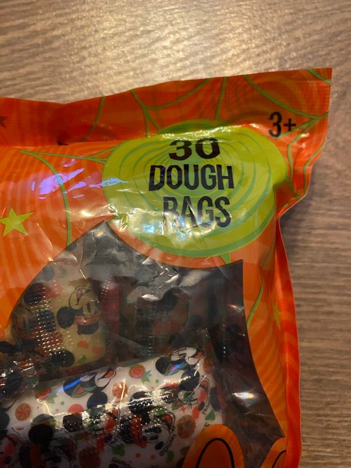 Lot Figurine bébé fraise + pâte à modeler Minnie - photo numéro 9