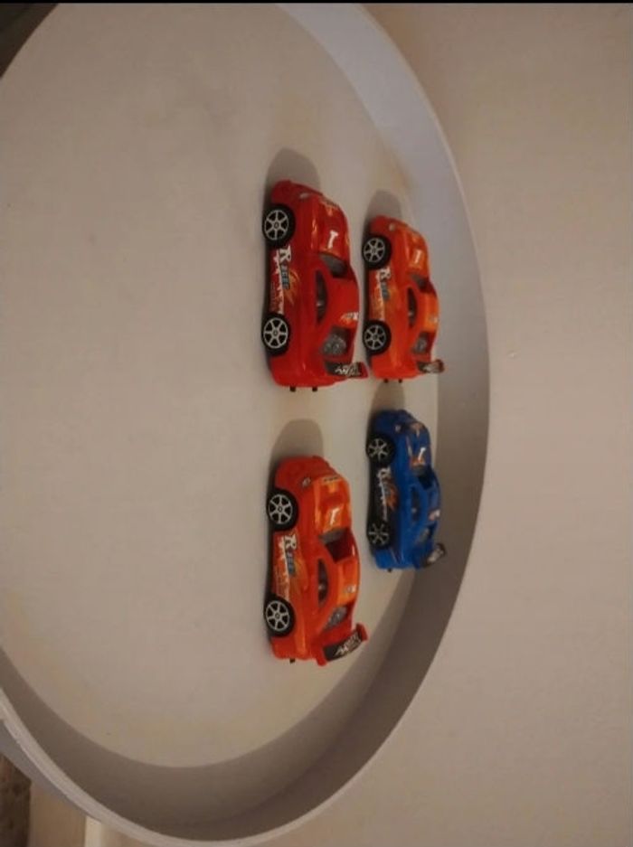 Lot de 4 voitures de course - photo numéro 2