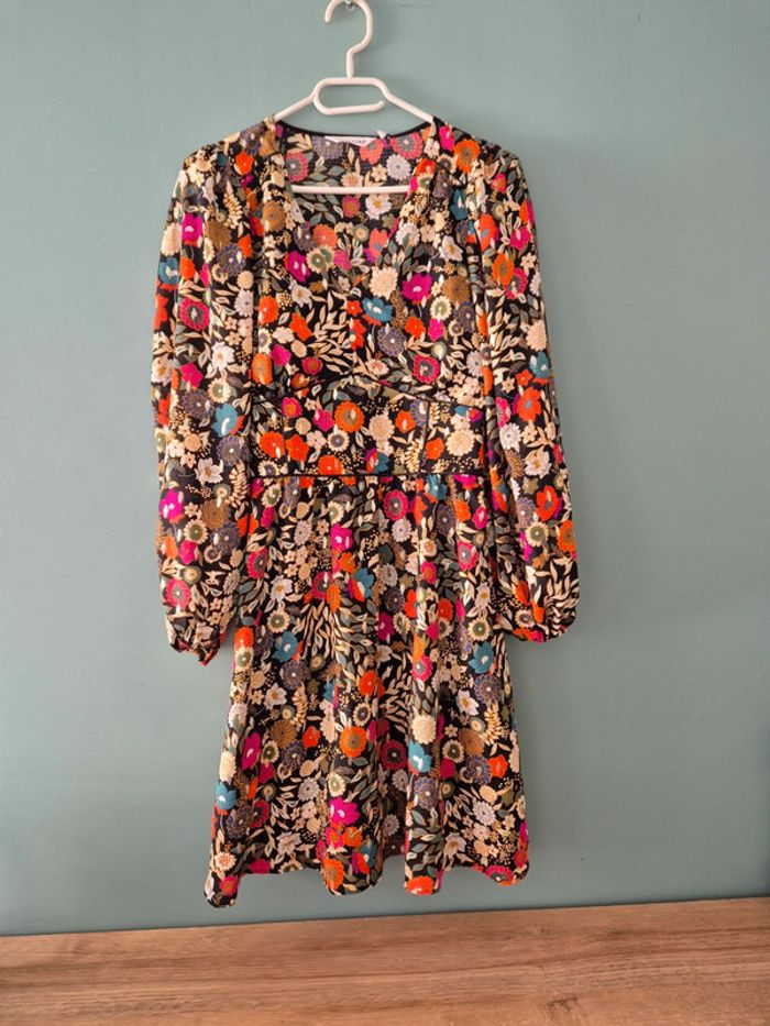 Très jolie robe fleurie manches longues, taille 36, nafnaf, neuve - photo numéro 3