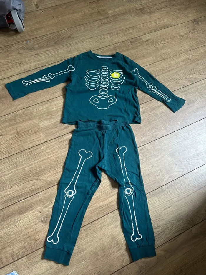 Pyjama 2 pièces squelette 4 ans
